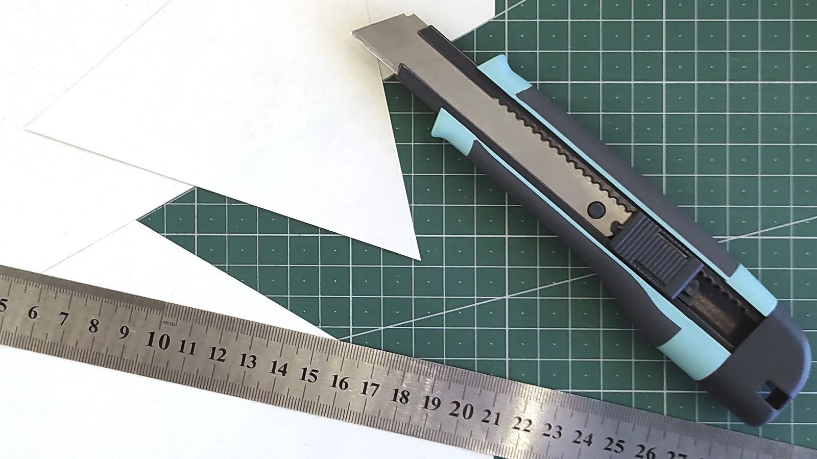Precision Cutting Guide with UTTIL and Snap-Off Blades
